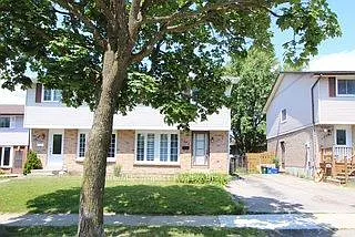 4 bed, $2,600 — Photo 1