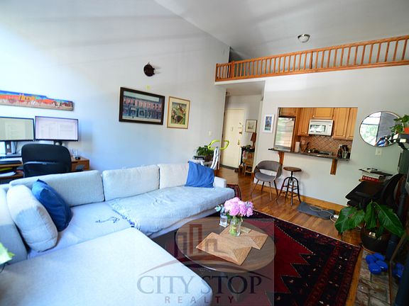 5th image of 38 W 74th St APT 2A