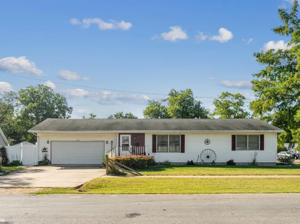 1315 Acres St, Burlington, IA 52601