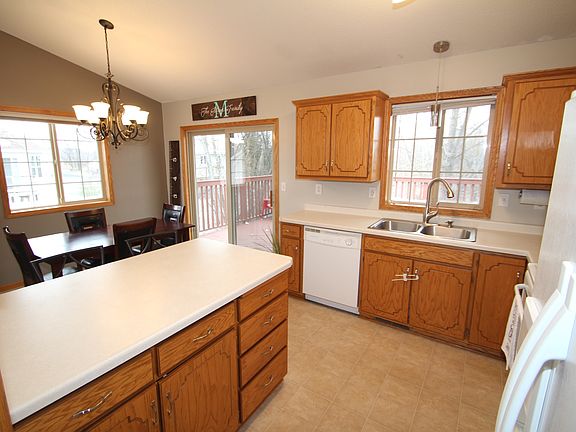 4th image of 413 Sunwood Park Dr