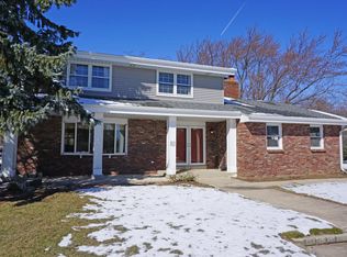 W270N835 Joanne Dr, Waukesha, WI 53188
