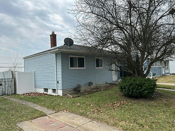 3rd image of 13820 Sherman Ave