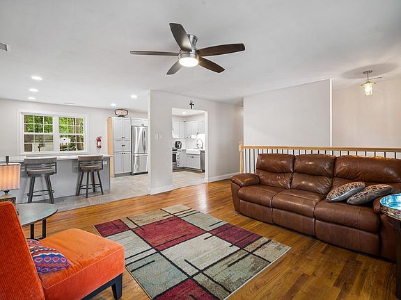 4th image of 209 Woodcrest Ave