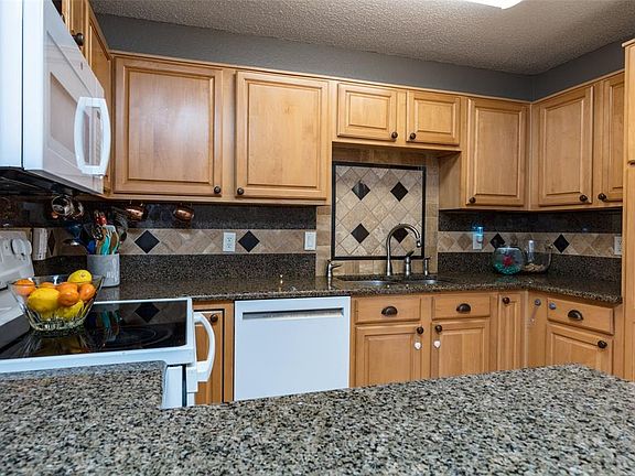 4th image of 508 Blue Haze Dr