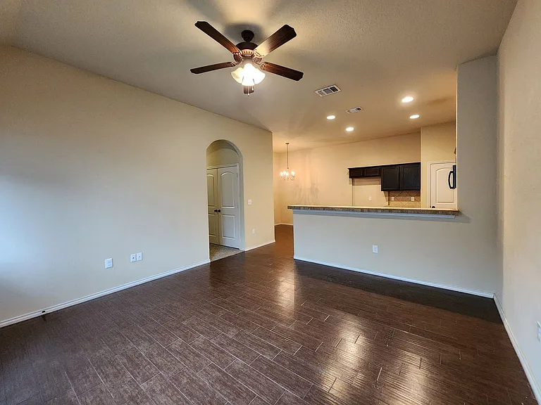 712 Creekside Cir — Photo 11