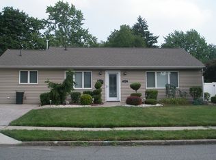 6 Windsor Rd, Edison, NJ 08817