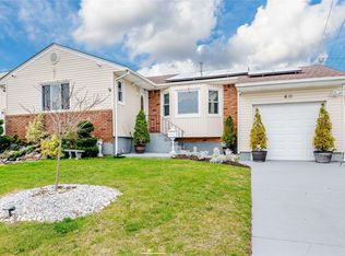 60 Heatherfield Rd, Valley Stream, NY 11581
