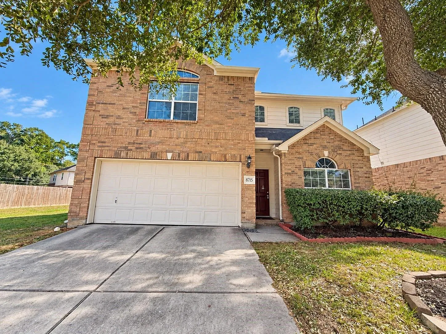3 bed, 2.5 bath, 2729 sqft, $2,300 — Photo 1