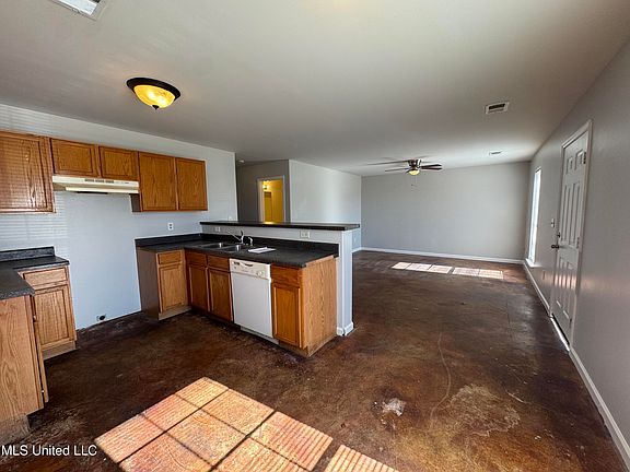 4th image of 100 Nikki Dr