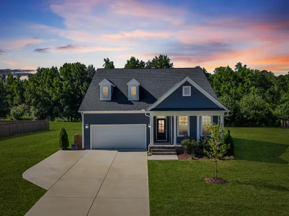 217 Salem Village Dr, Fuquay Varina, NC 27526