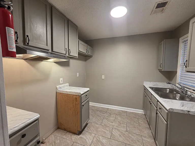 983 Brower St — Photo 17