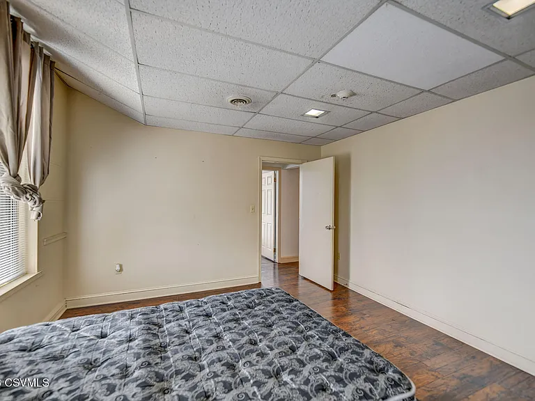 105 W Main St #3RDFLAPT2 — Photo 17