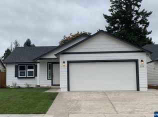 2318 Cheadle Lake Ct, Lebanon, OR 97355