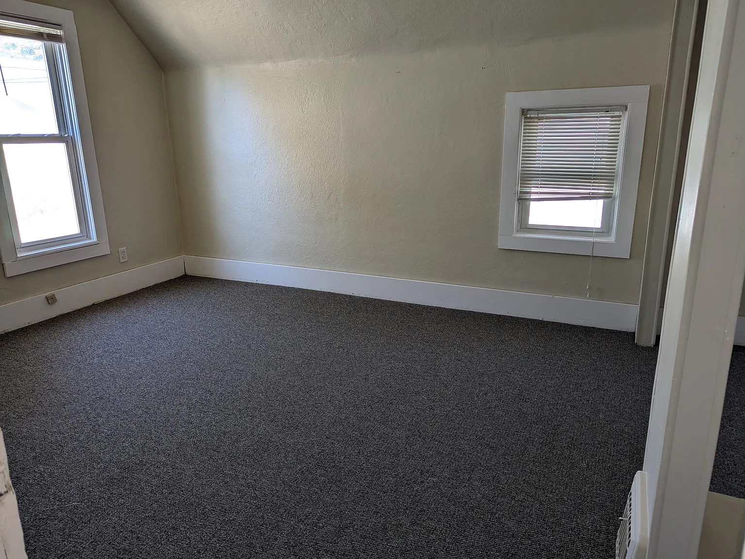 2 bed, 1000 sqft, $1,300 — Photo 4