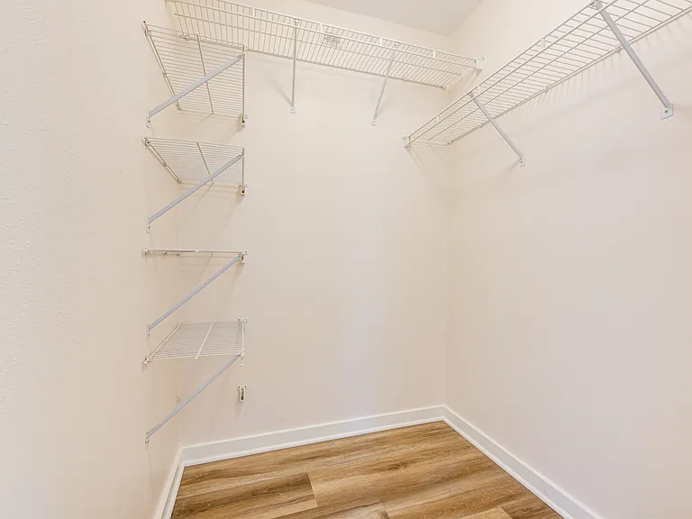 7322 Parkland Manor Dr — Photo 15