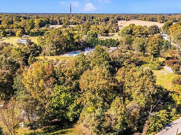 4th image of 49 Old Solomons Island Rd