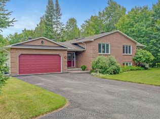 1043 County Road 44 Rd E, North Grenville, ON K0G1T0