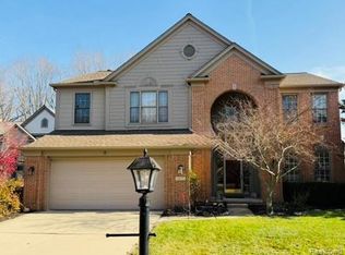 2673 Brentwood Dr, Lake Orion, MI 48360