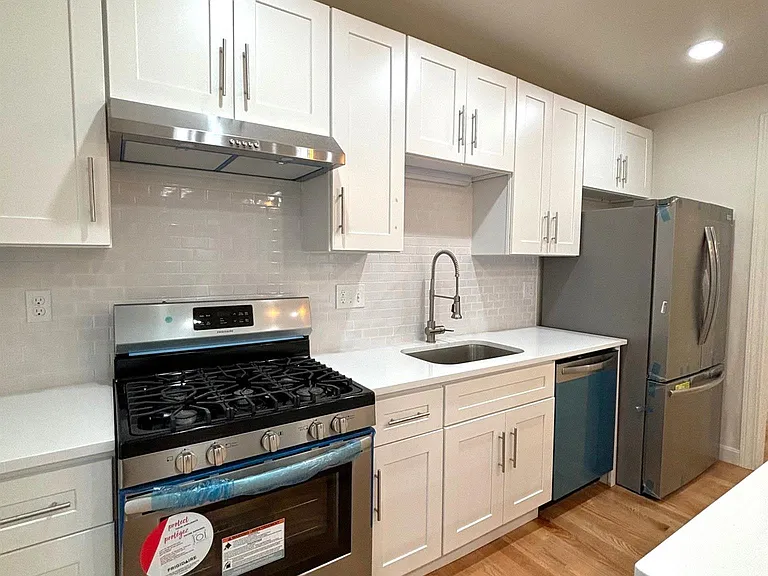 9 Bartlett St #2 — Photo 6