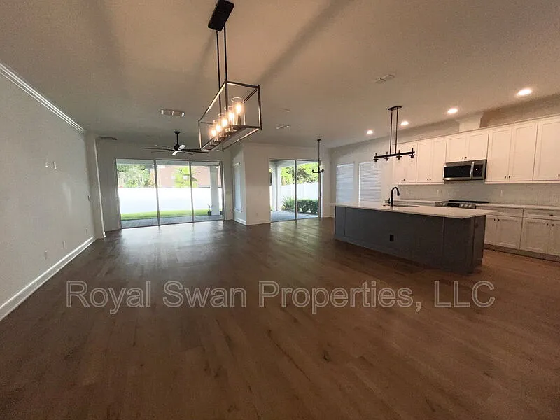 4 bed, 2.0 bath, 2216 sqft, $3,495 — Photo 4