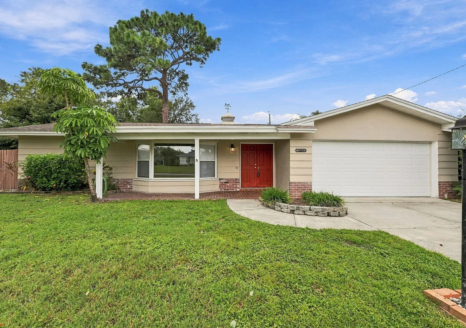 Spacious 4-Bedroom Home in Fairway Estates Dunedin — Photo 1