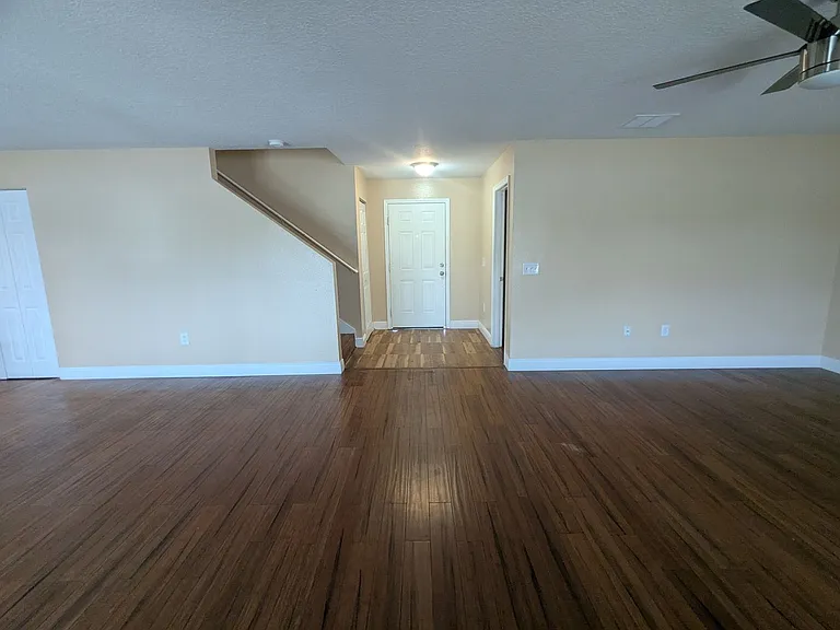 1628 Strathmore Cir — Photo 37