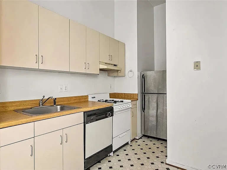 2022 W Grace St #B — Photo 4