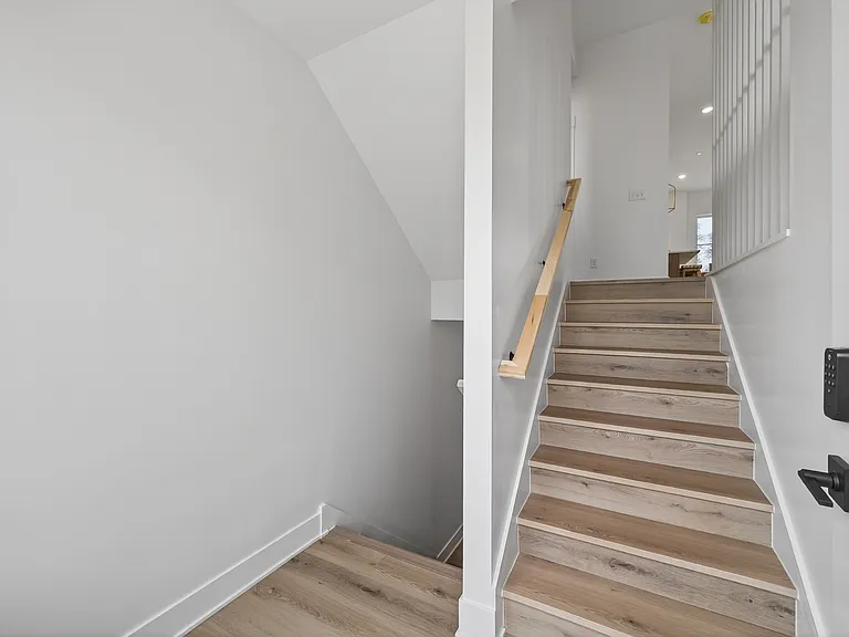 2503 Jansen Ave — Photo 5