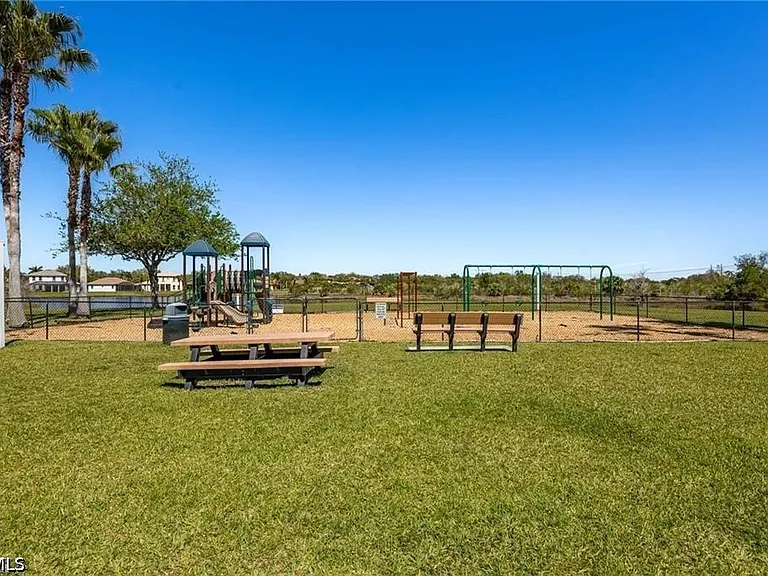 12074 Country Day Cir — Photo 22