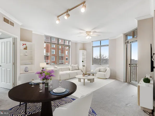 4480 Market Commons Dr Unit 516, Fairfax, VA 22033