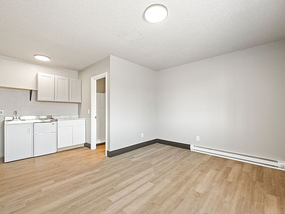 4th image of 3126 E Jackson Ave #28