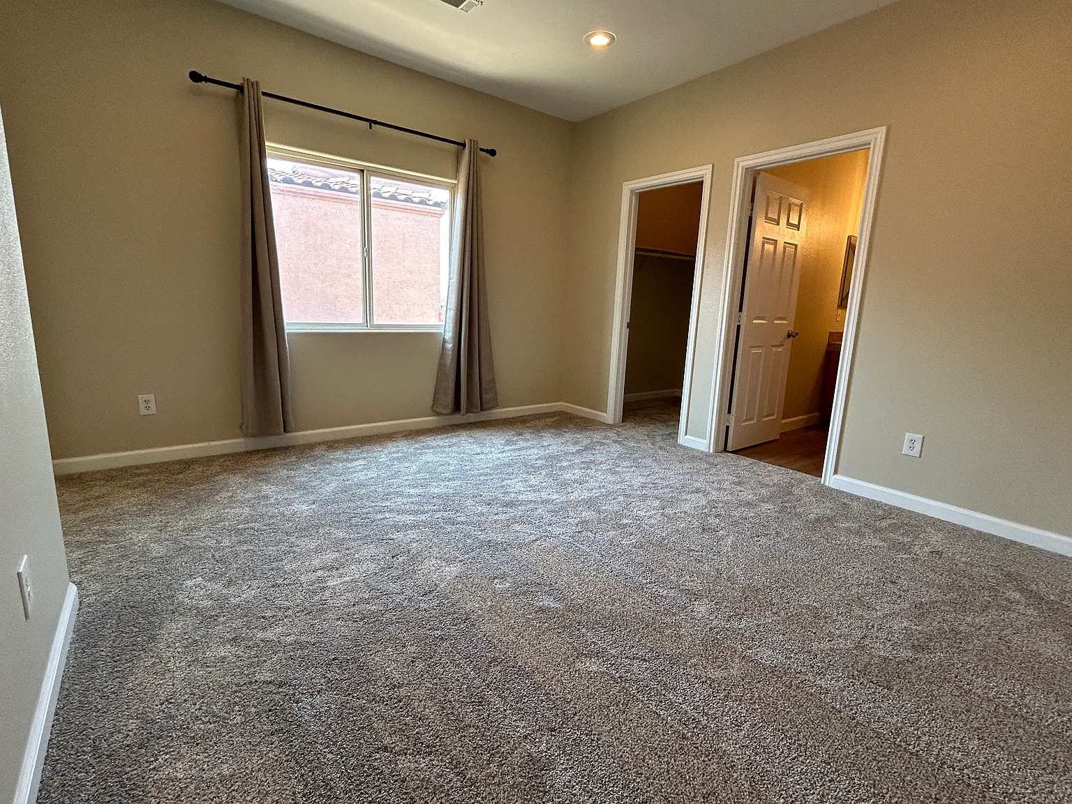 3 bed, 2.5 bath, 1740 sqft, $1,949 — Photo 4