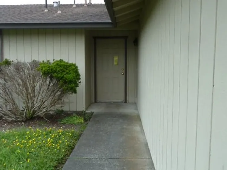1704 Antoine Ave — Photo 2