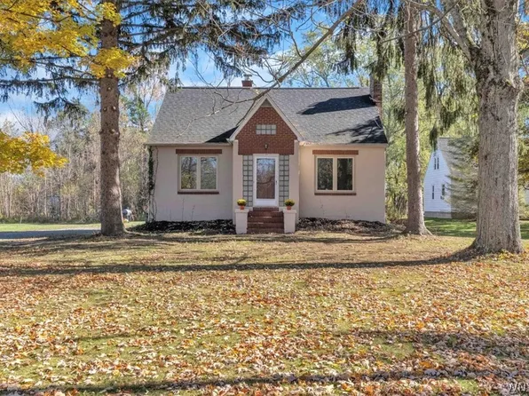 1220 Smith Rd, East Amherst, NY 14051