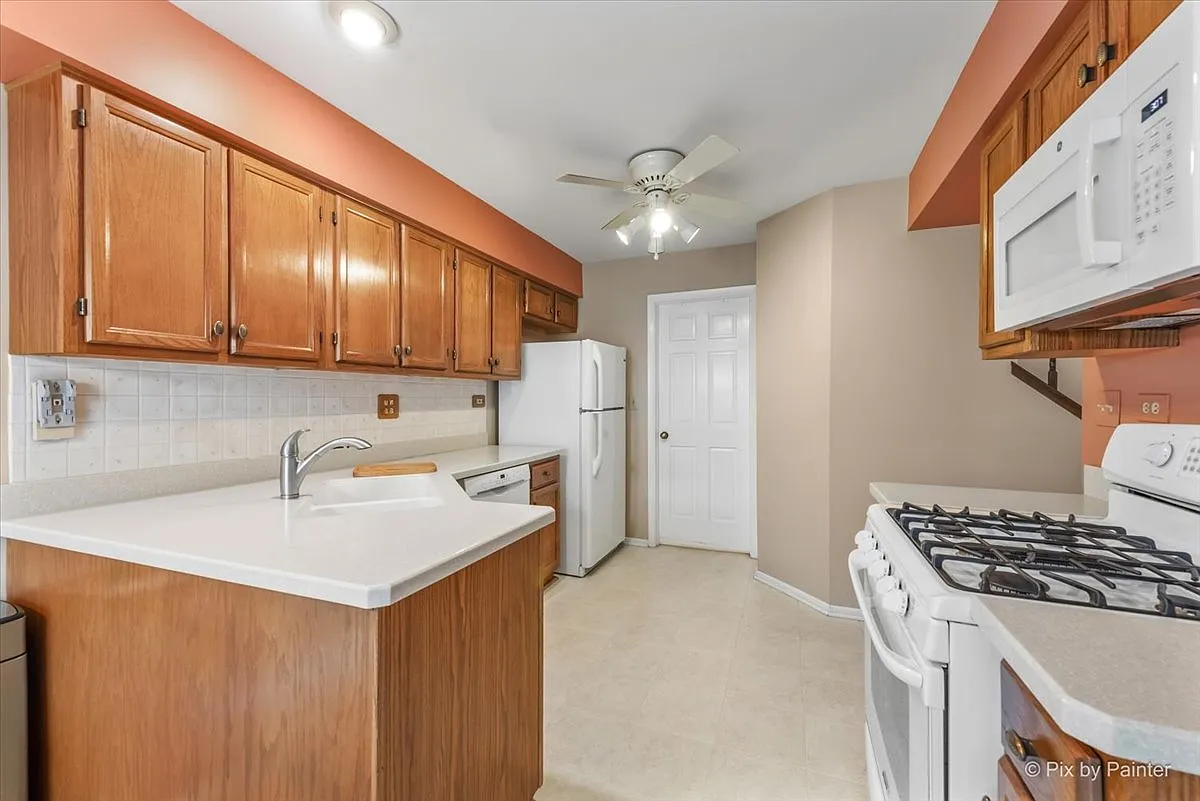 3 bed, 2.5 bath, 1725 sqft, $2,775 — Photo 3