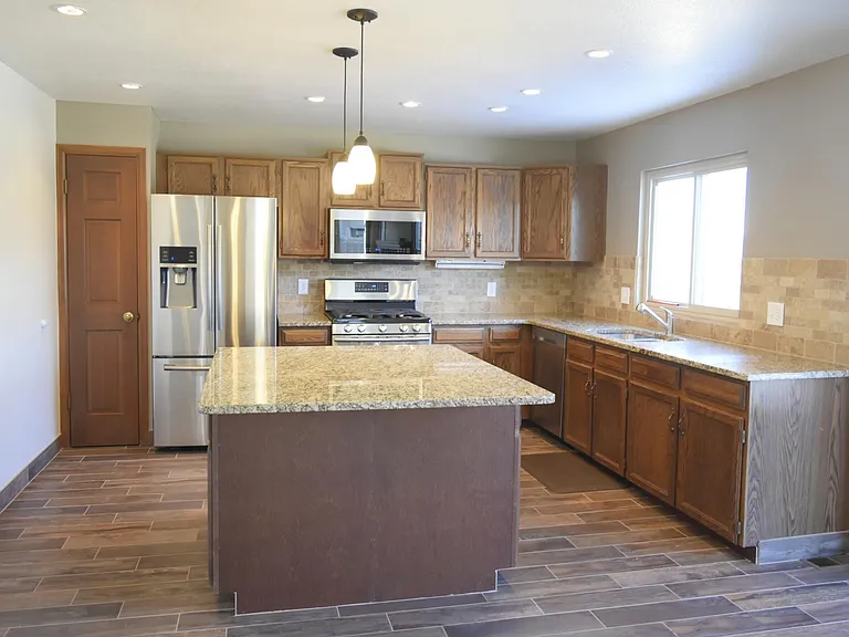 10657 W Roxbury Ave — Photo 3