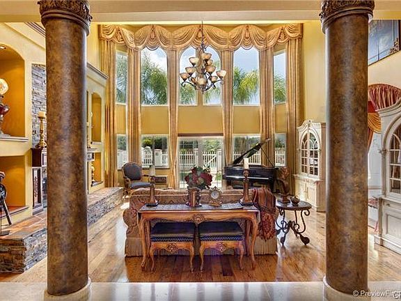 3rd image of 20875 Avenida Castilla