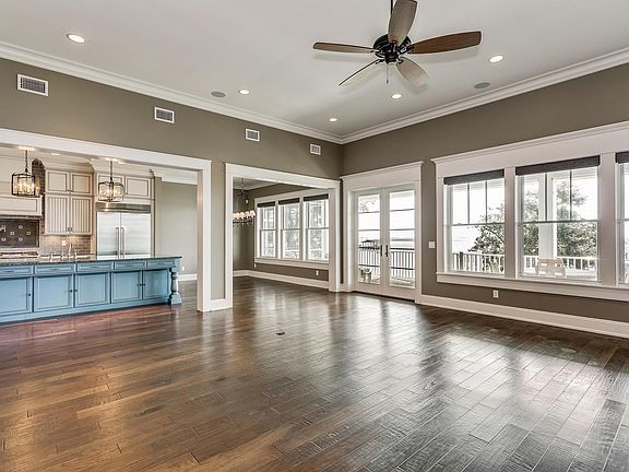 4th image of 7 Beach Dr