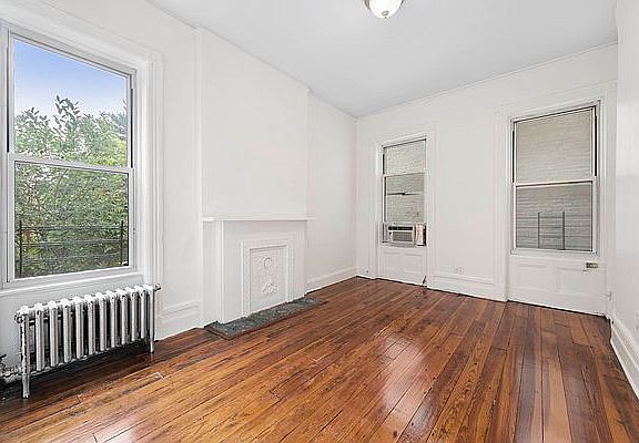 3rd image of 395 Henry St APT 3S