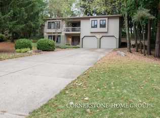 3167 Woodsboro Dr NE, Grand Rapids, MI 49525