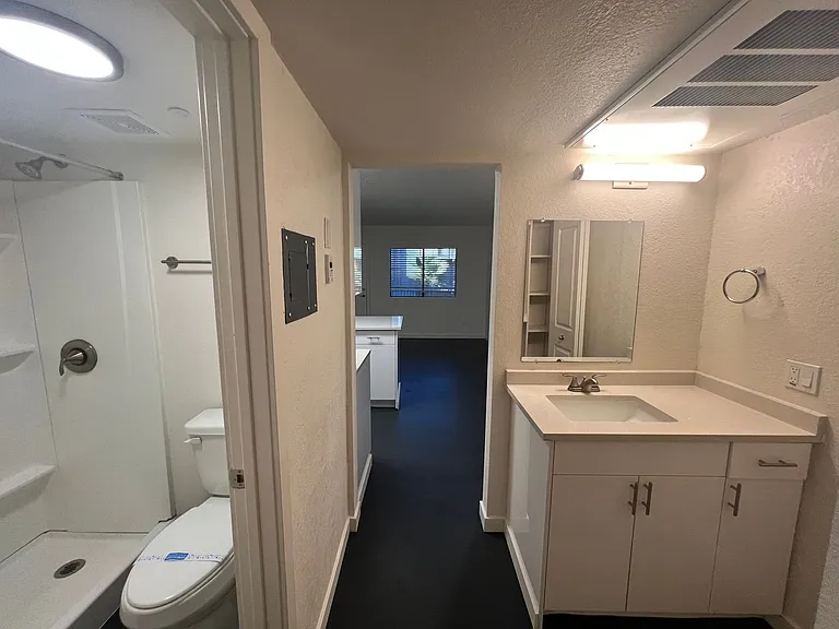 The Loreto Apartments — Photo 31