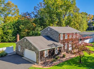 96 Stephen Dr, Wading River, NY 11792