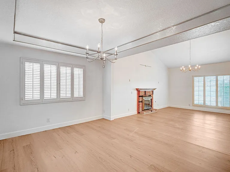 2916 W Oakey Blvd — Photo 3