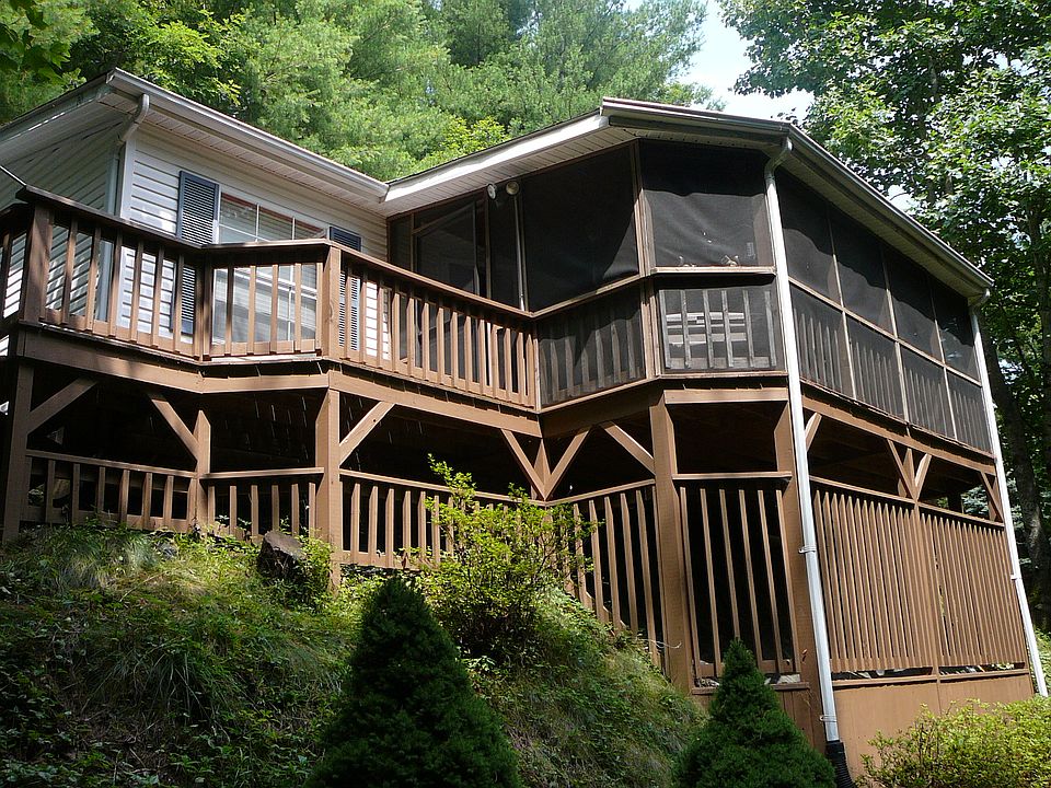 2nd image of 128 Hemlock Edge