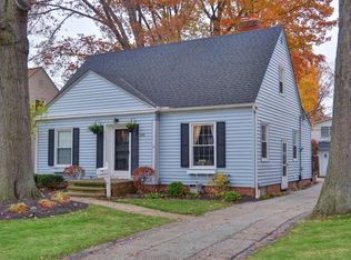 449 Canterbury Rd, Bay Village, OH 44140