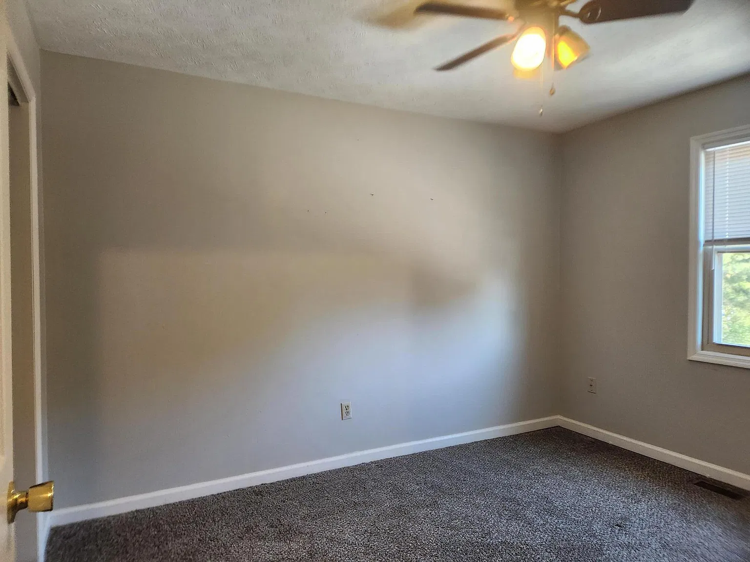 2 bed, 2.0 bath, 2400 sqft, $925 — Photo 2