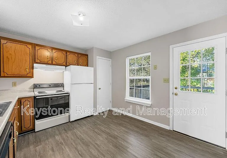3280 Tower Dr #C — Photo 5