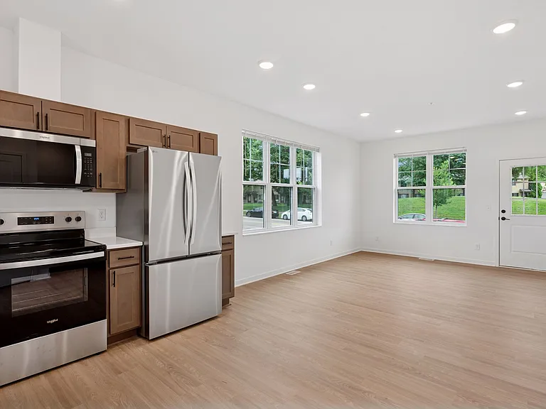 2062 Como Ave #2 — Photo 5