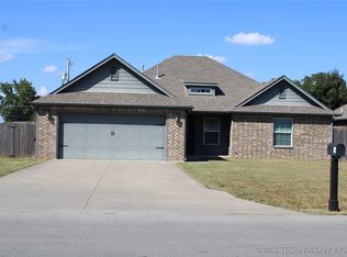 103 W Stadium Rd, Bixby, OK 74008