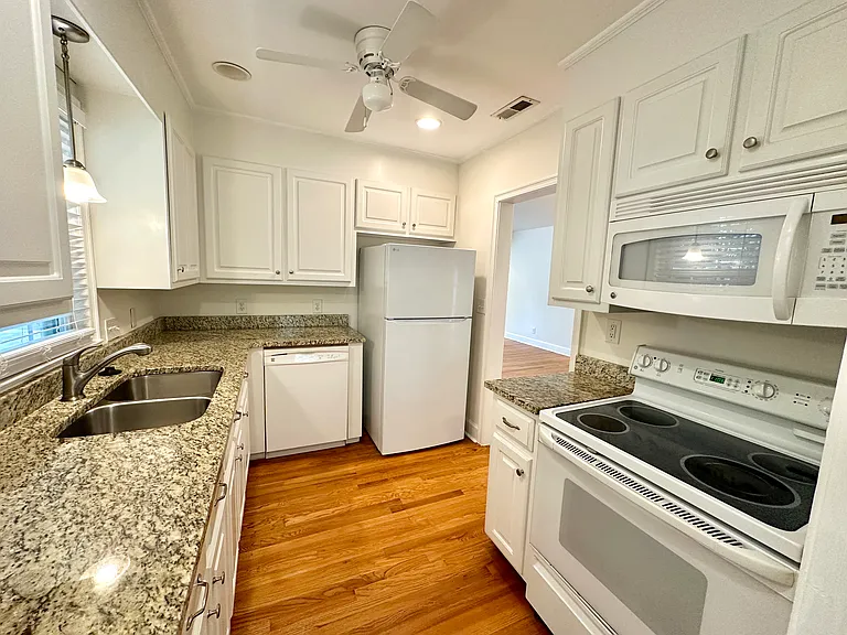22 Sewanee Ave — Photo 10